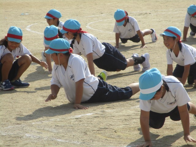 中学年団体演技「堀川エクササイズ－動物－」