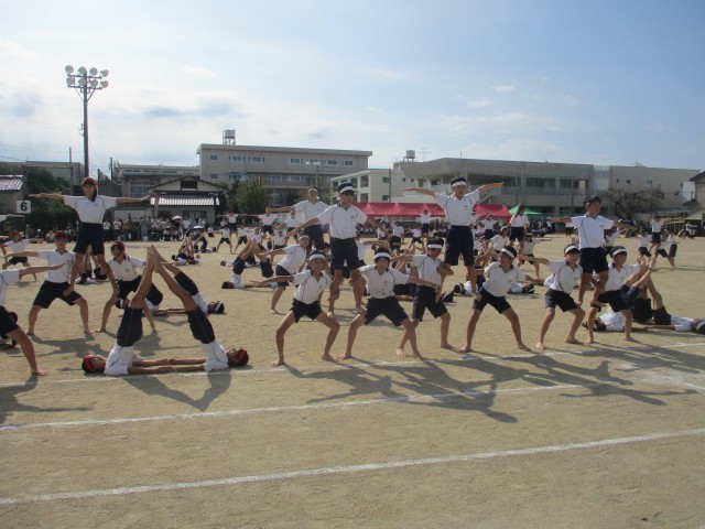 高学年団体演技「魅せる－集団演技－」