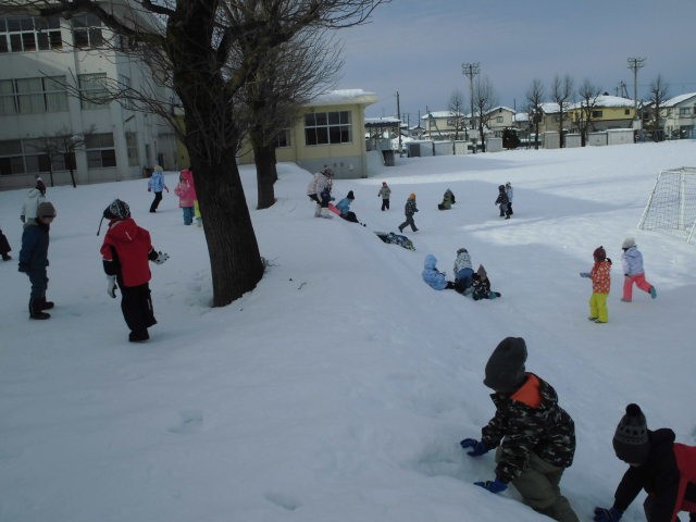 冬「雪遊びをする１年生」