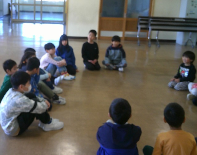 みんなで「はんかちおとし」