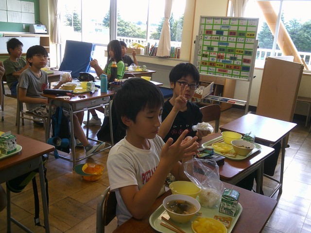 袋を使っておにぎりをつくったよ