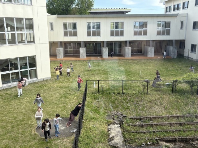 ２・３年生　中庭