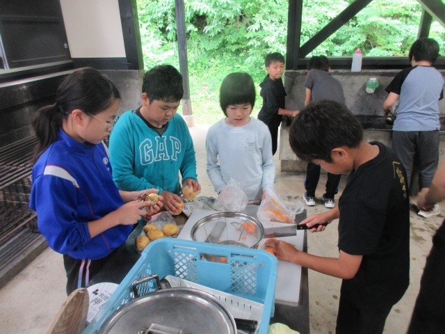 野外炊飯の様子です。