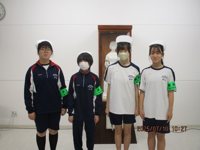 看護師さんの帽子を着けさせていただきました。