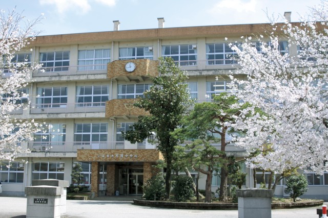 月岡中学校