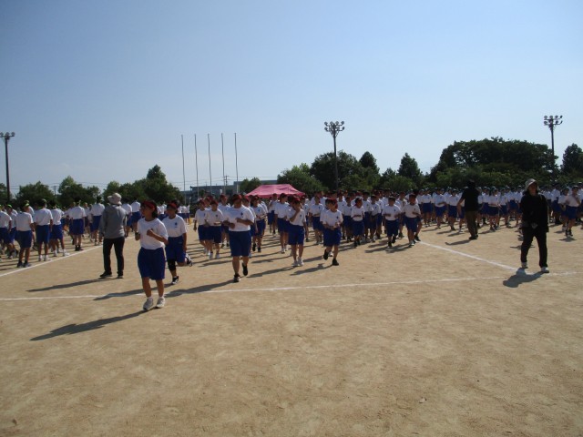 体操の隊形に「開け」