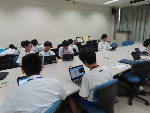 Scratchを使いプログラム作成中