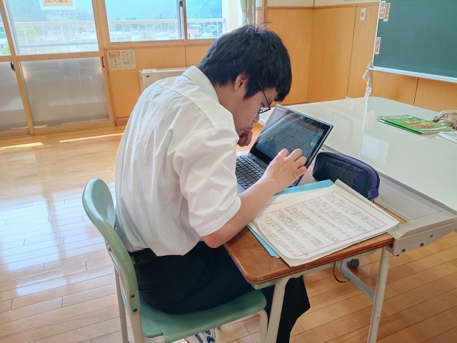 個人レポートを作成中