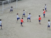 2組　保健体育でサッカーの学習