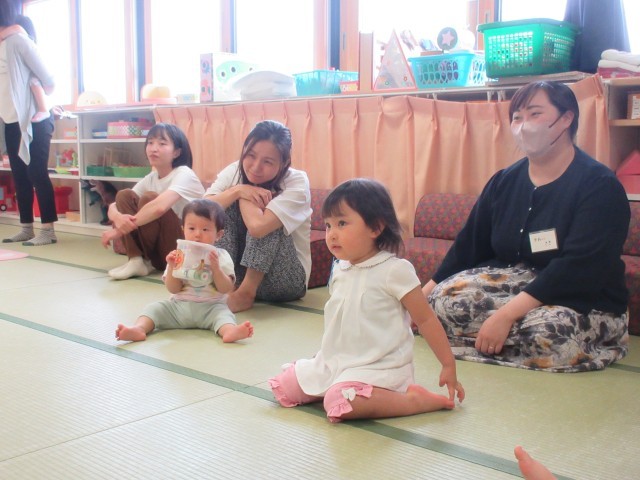 楽しい歌やお話を聞かせてもらいました。